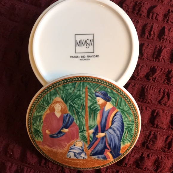 VINTAGE Mikasa Candy Bowl / Trinket Box
HK506/683 NAVIDAD, Excellent Con… - Picture 3 of 5
